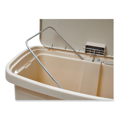 Streamline Resin Step-On Container, Front Step Style, 13 gal
